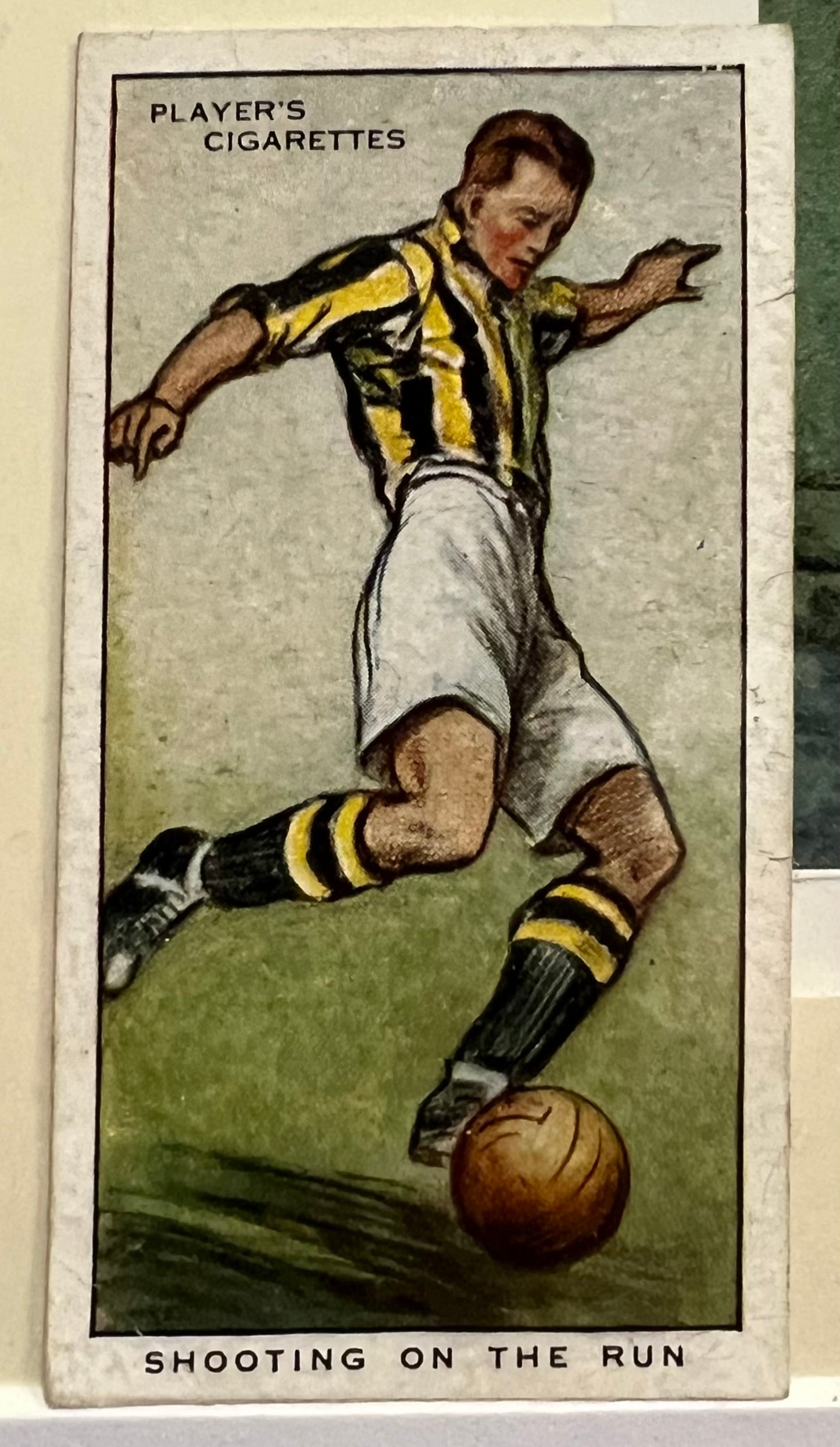 1934 | Original Card 1/1 Artwork | Players Cigarettes | Hints On Football | #34 Shooting On The Run