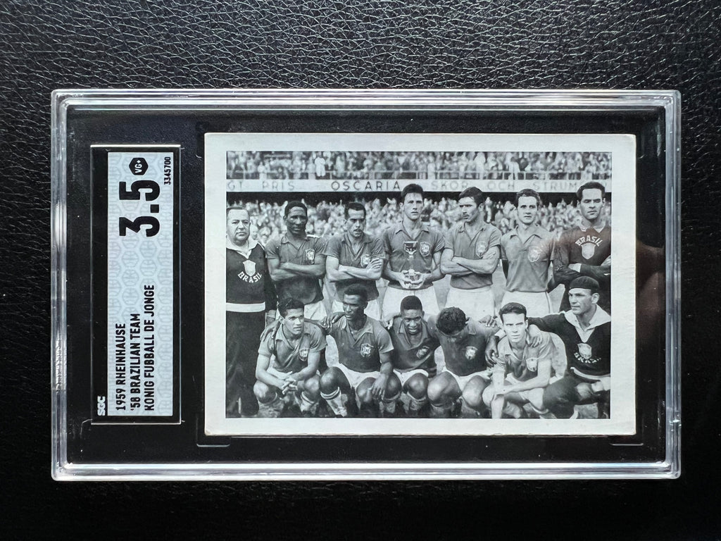 Rare 1959 Rheinhausen postcard featuring Brazil’s 1958 World Cup team. Includes Pelé, Garrincha, and Didi. SGC 3.5 VG+ graded. German issue with Jules Rimet tribute. Vintage football collectible